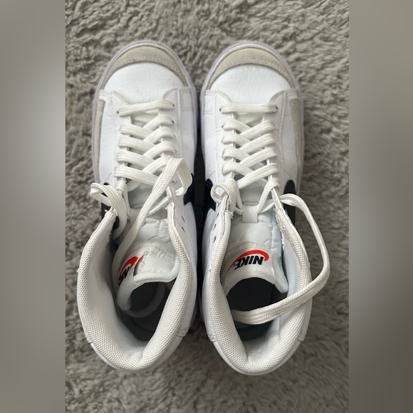 Nike Blazer Mid '77 Big Kids’ Shoes - Picture 2 of 8